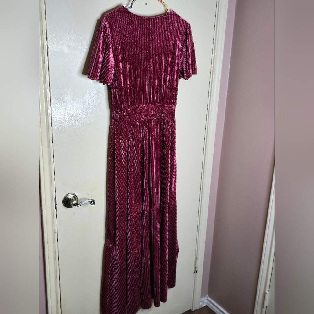 Simplee Maxi Velvet Dress Wine Color Size M NWT - Picture 3 of 6